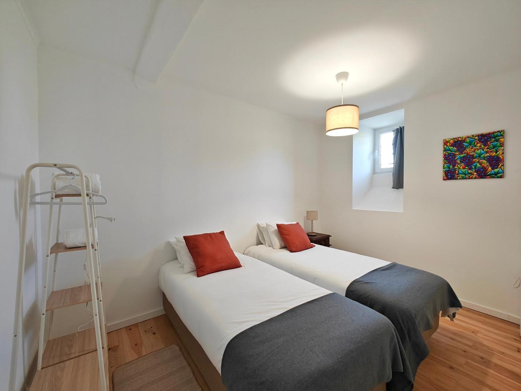 Apartment Carnide 1913 E - 1br